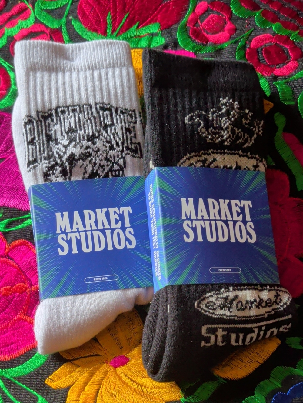 Market Studios Men’s Crew Socks – Black & White